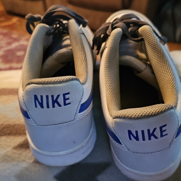 Shoes - Picture 5 of 5